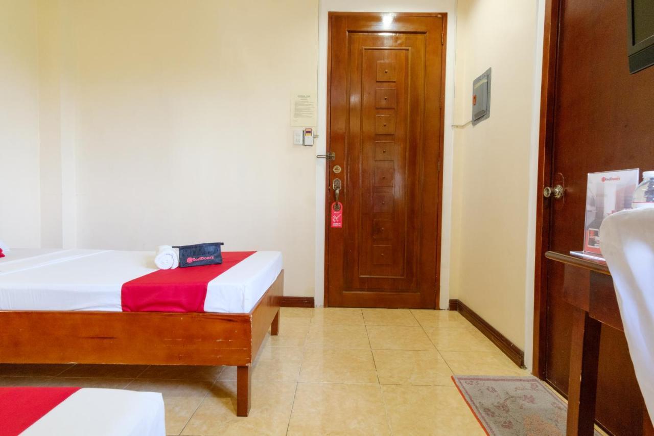 Reddoorz Near Camp Montelibano Hotel Bacolod Bagian luar foto